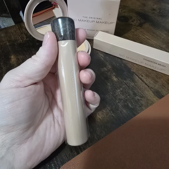 No Makeup Makeup Foundation& Brush Duo